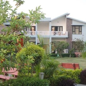 Anand Corbett Aamod Resort & Spa